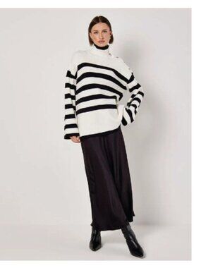 Apricot Long Sleeve Stripe Button Ribbed Sweater in White / Black - Sz L - New